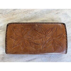 Vintage Hand Tooled Leather Wallet Embossed Floral Design Kiss lock 7.5x4 clutch